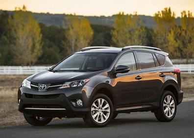 Новая Toyota RAV4 в дороге