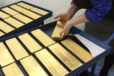 Олигарх Михаил Прохоров хочет продать более трети акций в компании Polyus Gold.