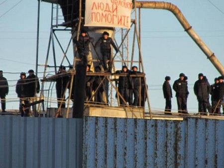ГУФСИН опровергает информацию о бунте в колонии в Свердловской области.