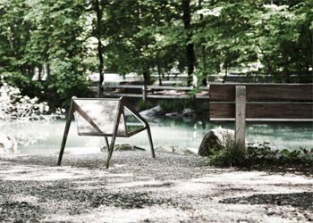 Дизайнеры превратили силуэт паука в кресло