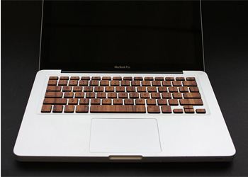 Дизайнеры создали деревянную оригинальную клавиатуру для MacBook Дизайнеры создали деревянную оригинальную клавиатуру для MacBook