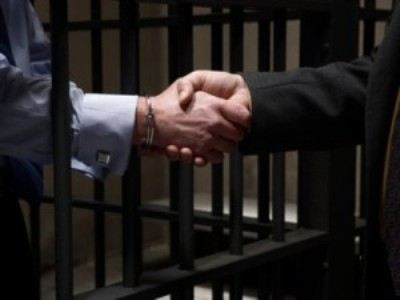 Адвокат по уголовным делам может понадобиться в любой момент