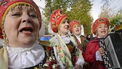 На ярмарке были и песни, и пляски