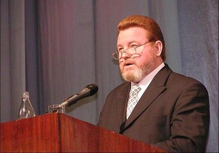 Михаил Евдокимов не только сатирик, но и политик. Михаил Евдокимов не только сатирик, но и политик.