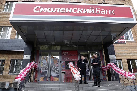 Из-за отзыва лицензии у «Смоленского банка» обслуживать клиентов перестал и банк «Аскольд»