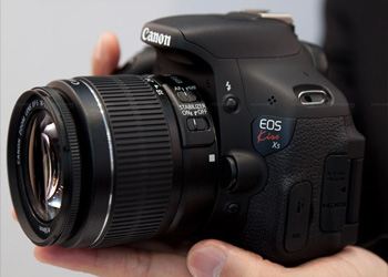 Canon увеличивает производство техники в Японии из-за слабого курса иены