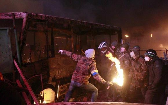 Число жертв беспорядков в Киеве растет