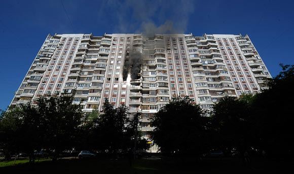 В Москве погиб выпрыгнувший из окна во время пожара мальчик