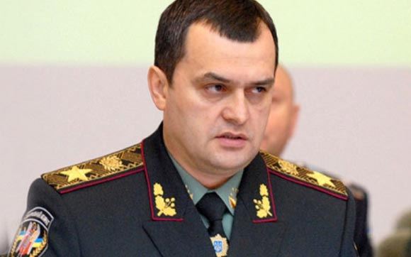 Министр внутренних дел Украины разрешил подчиненным применять оружие против демонстрантов