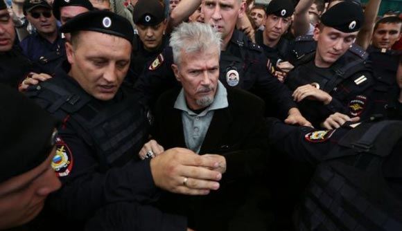 На Триумфальной площади снова разогнали активистов «Стратегии-31» На Триумфальной площади снова разогнали активистов «Стратегии-31»