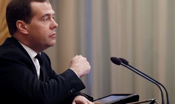 Лидер КПРФ раскритиковал правительство Медведева за либерализм
