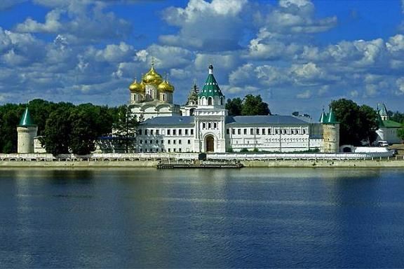 Белокаменные церкви смотрятся в зеркало рек Белокаменные церкви смотрятся в зеркало рек