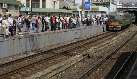 В Московской области два человека попали под электричку