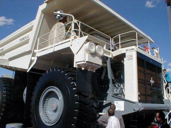 Американский Unit Rig MT 5500 называют генералом карьеров