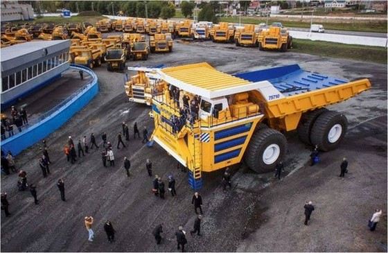 Самый большой самосвал в мире БелАЗ-75710
