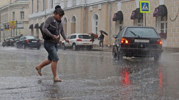 Жителей Подмосковья призывают быть осторожнее в связи с штормовым предупреждением