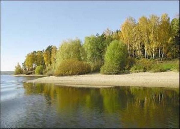У воды