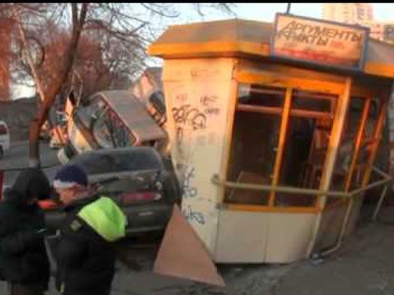 Столкновение трех машин произошло во Владивостоке, в районе улицы Шепеткова