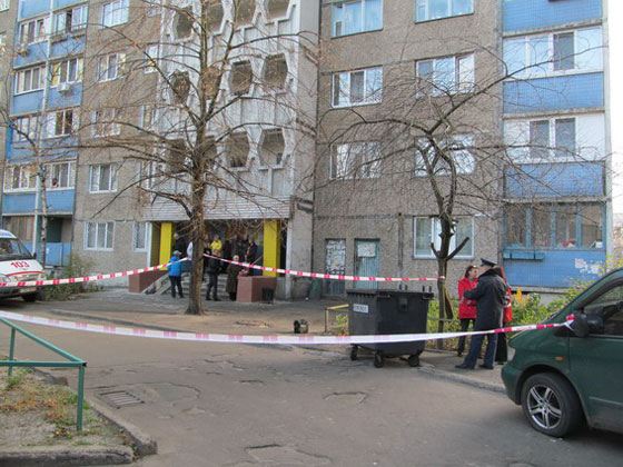 По словам врачей,у ребенка характерные при падении с высоты переломы и ушибы