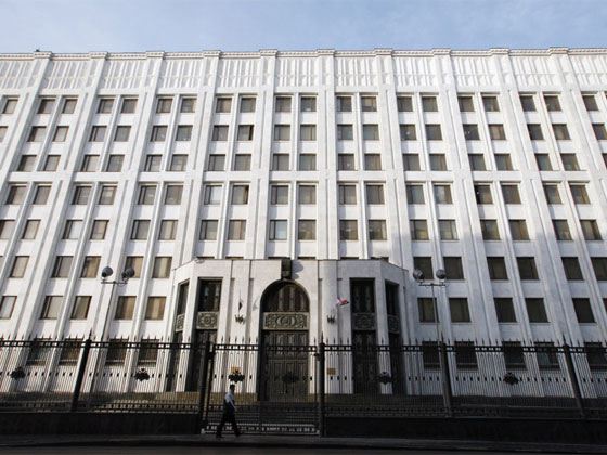 Возгорание произошло под навесом, в Староваганьковском переулке – рядом со зданием Минобороны