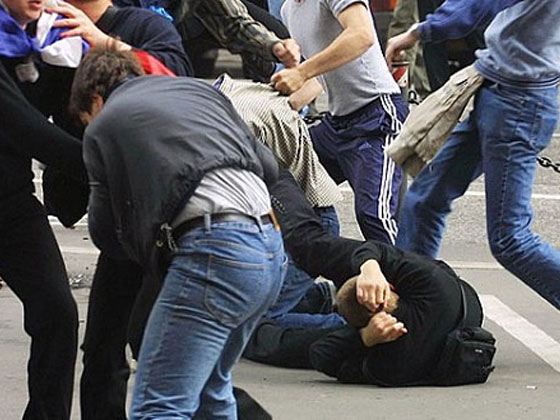 Массовая драка произошла утром в воскресенье у ночного клуба на востоке столицы