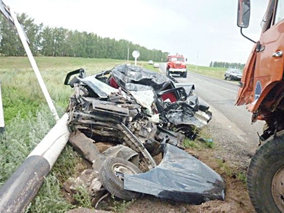 В результате ДТП четыре человека погибли и еще двое пострадали