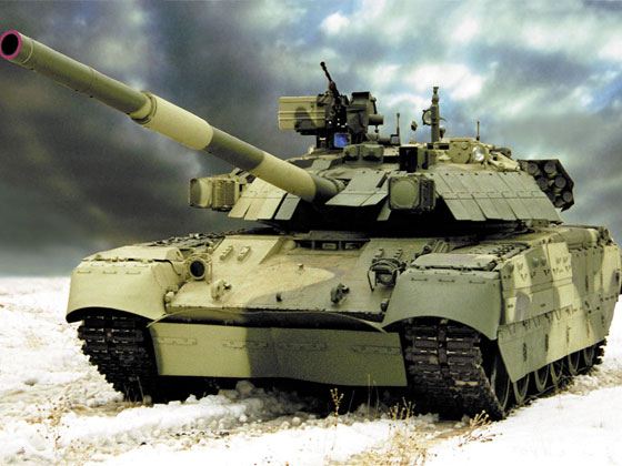 Боевая машина, возвращаясь с танковых учений, врезалась в переполненный рейсовый автобус
