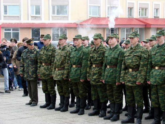 Почти все жертвы и пострадавшие молодые люди до 30 лет, которые проходили службу по контракту
