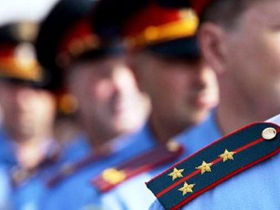 Стражи порядка оцепили сквер