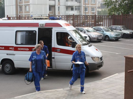В тяжелом состоянии, с множественными колото-резанными ранами живота Владимира госпитализировали в отделение реанимации ближайшей больницы