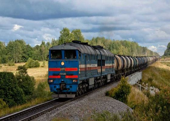 Трое парней попали под товарный поезд в Подмосковье