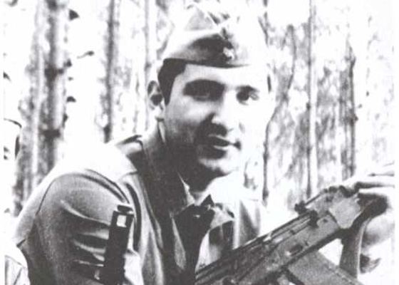 Молодой Дмитрий Рогозин на службе в армии Молодой Дмитрий Рогозин на службе в армии
