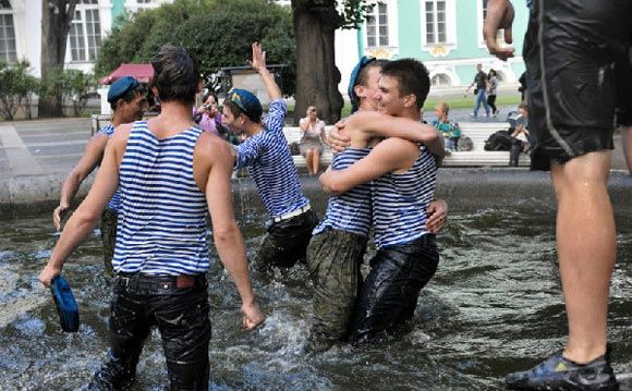 В Питере отключат фонтаны в день ВДВ