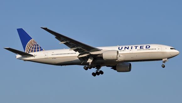 Лайнер United Airlines совершил экстренную посадку из-за потери пилотом сознания