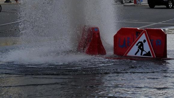 В столице прорвало канализацию под Москвой-рекой В столице прорвало канализацию под Москвой-рекой