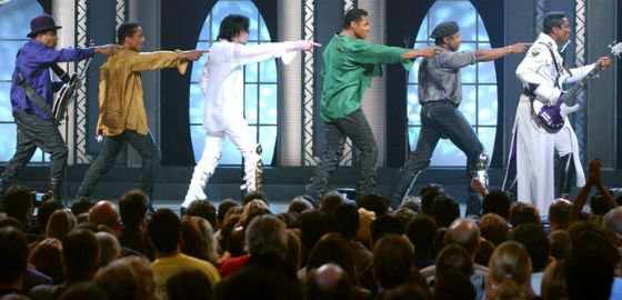 Майкл Джексон и «The Jacksons», 2001 год Майкл Джексон и «The Jacksons», 2001 год