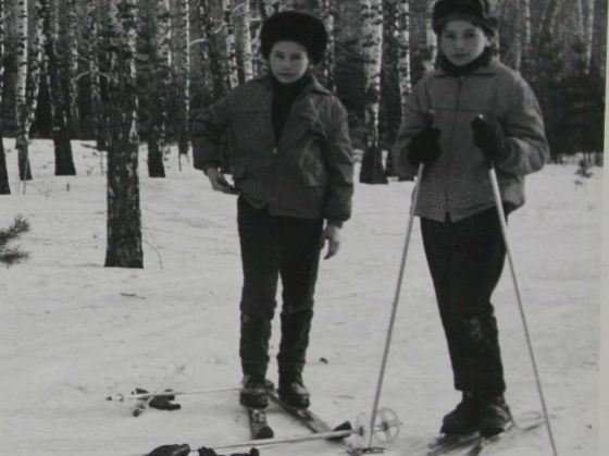 Школьник Рустэм Хамитов (справа) на лыжной прогулке Школьник Рустэм Хамитов (справа) на лыжной прогулке