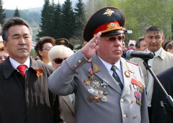 В 1993 Александру Бердникову было присвоено звание генерал-майора милиции В 1993 Александру Бердникову было присвоено звание генерал-майора милиции