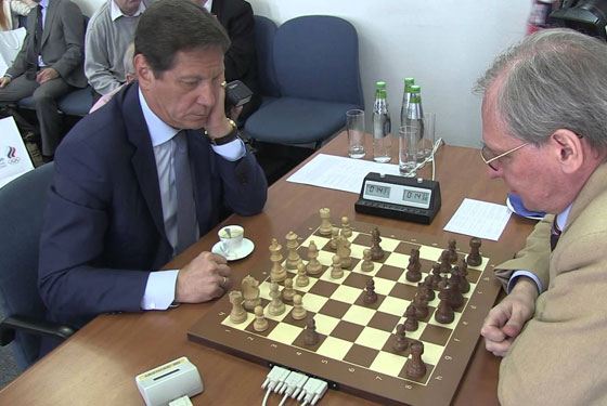 Александр Жуков с детства любит шахматы Александр Жуков с детства любит шахматы